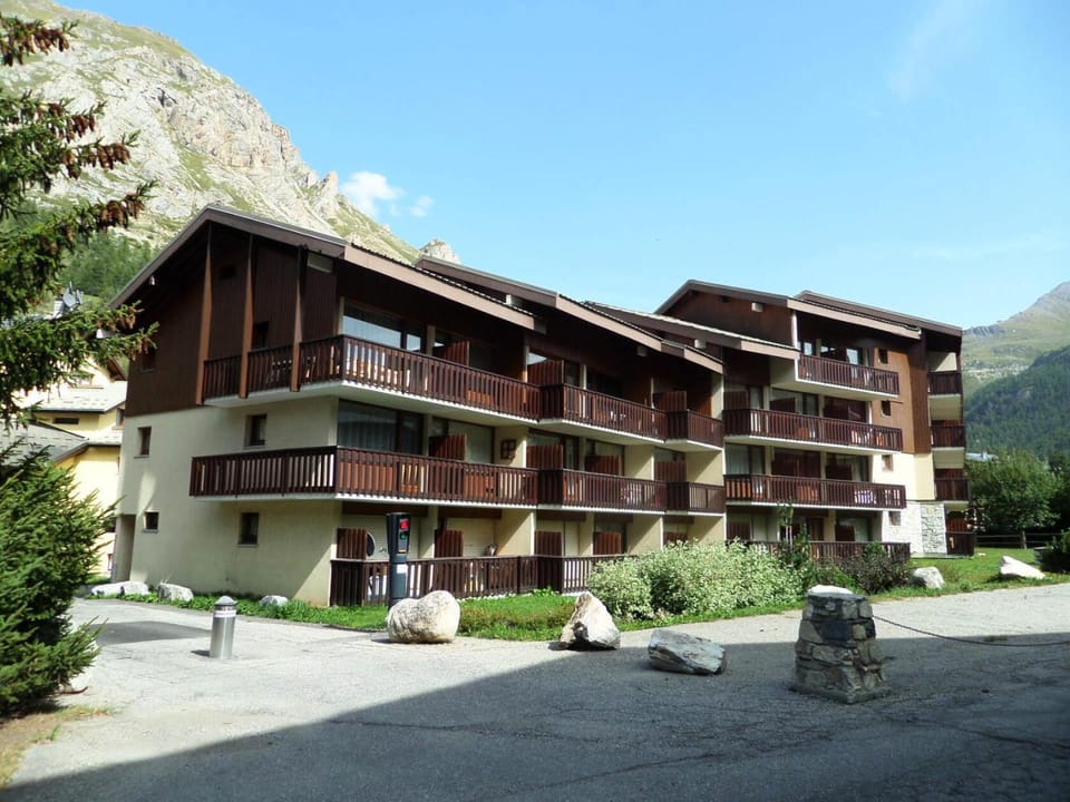 Résidence Le Chantelouve - Studio cabine avec mezzanine pour 5 personnes à Val d'Isère à 300m du centre du village et 450m des pistes MAE-1805 Cabin in Val dIsere