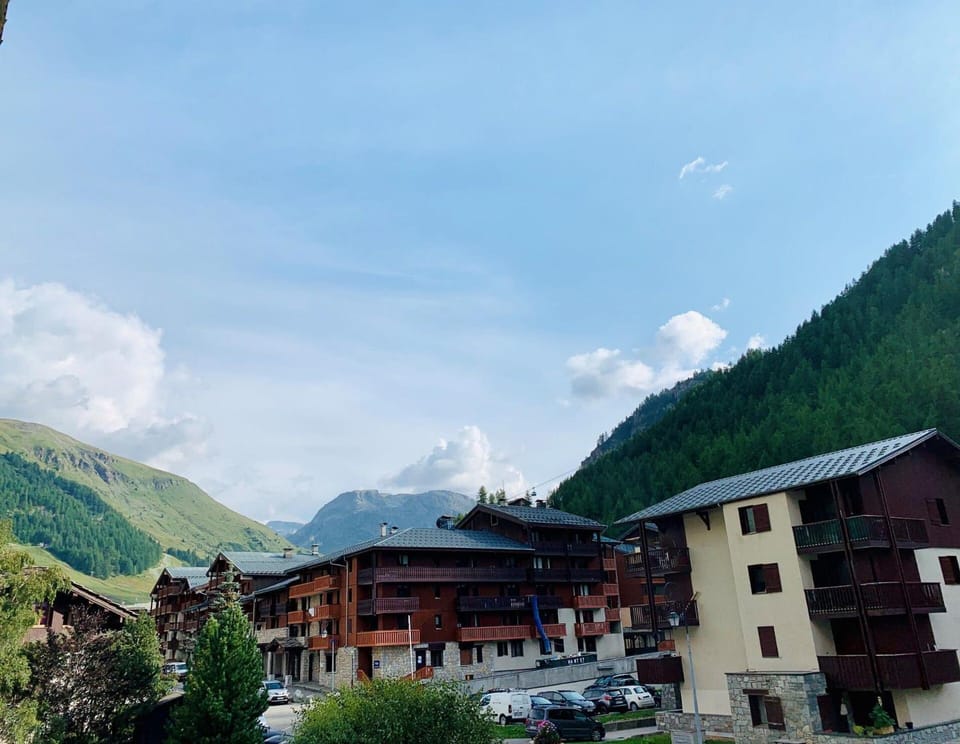 Résidence Le Chantelouve - Studio cabine avec mezzanine pour 5 personnes à Val d'Isère à 300m du centre du village et 450m des pistes MAE-1805 Cabin in Val dIsere