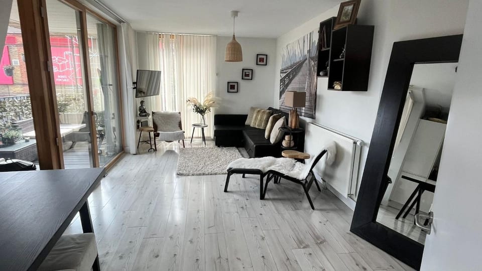 Notting Hill 2-Bed Apt with Balcony 1 min to Tube Apartment in London