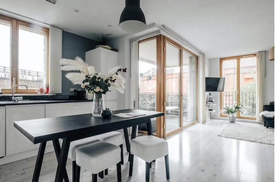Notting Hill 2-Bed Apt with Balcony 1 min to Tube Apartment in London