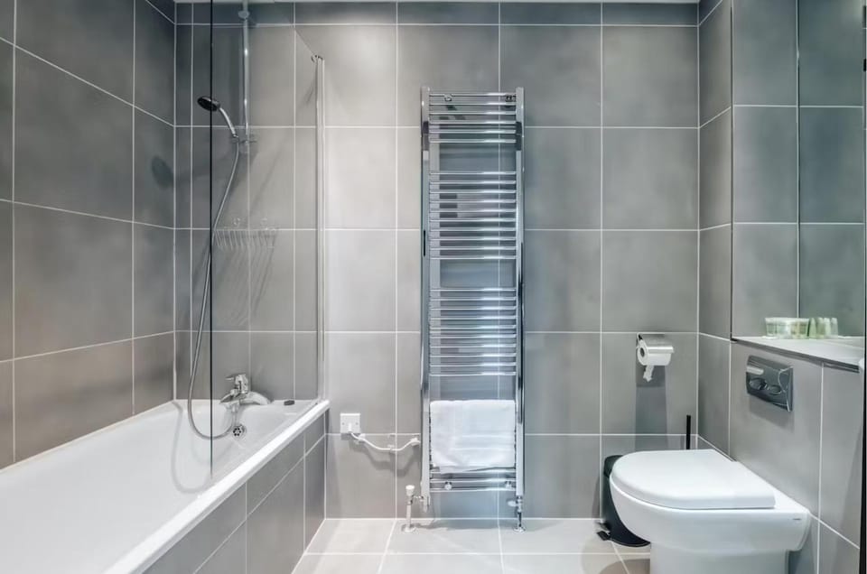 Notting Hill 2-Bed Apt with Balcony 1 min to Tube Apartment in London