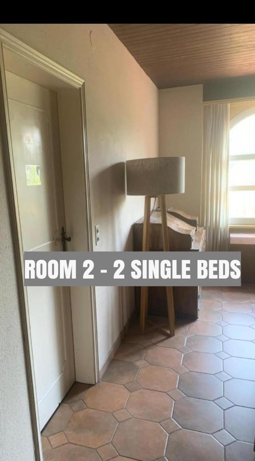 GOLDEN HILL Rooms and Shows Quiet Spacious Rooms, Garden, Shared Kitchen and Theatre Bed and Breakfast in Lugano