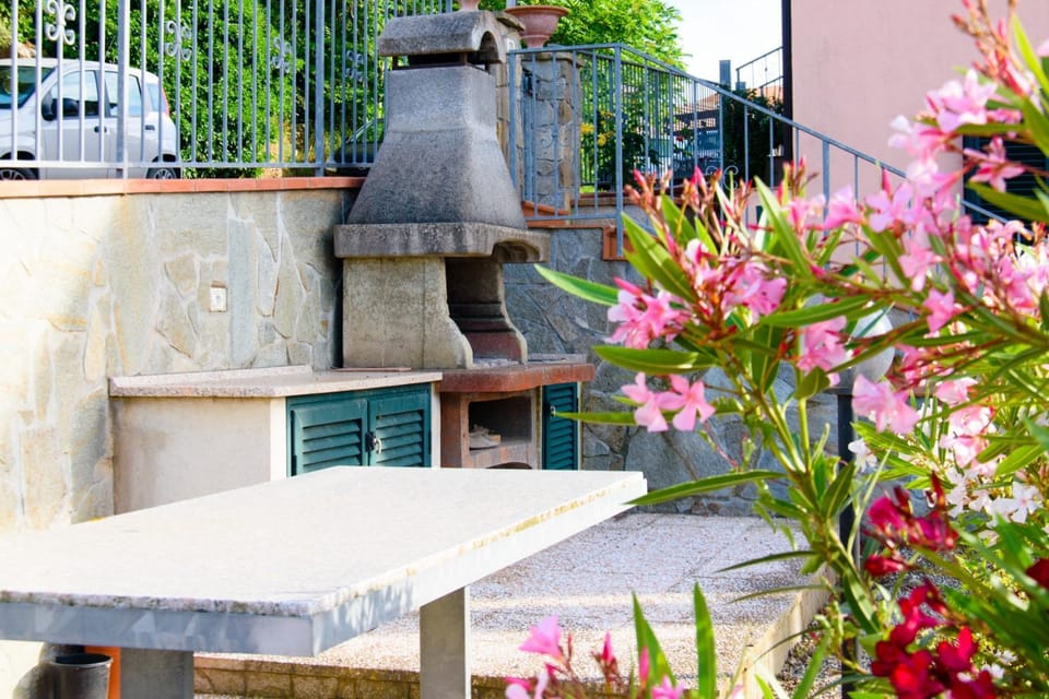 Patio, BBQ facilities