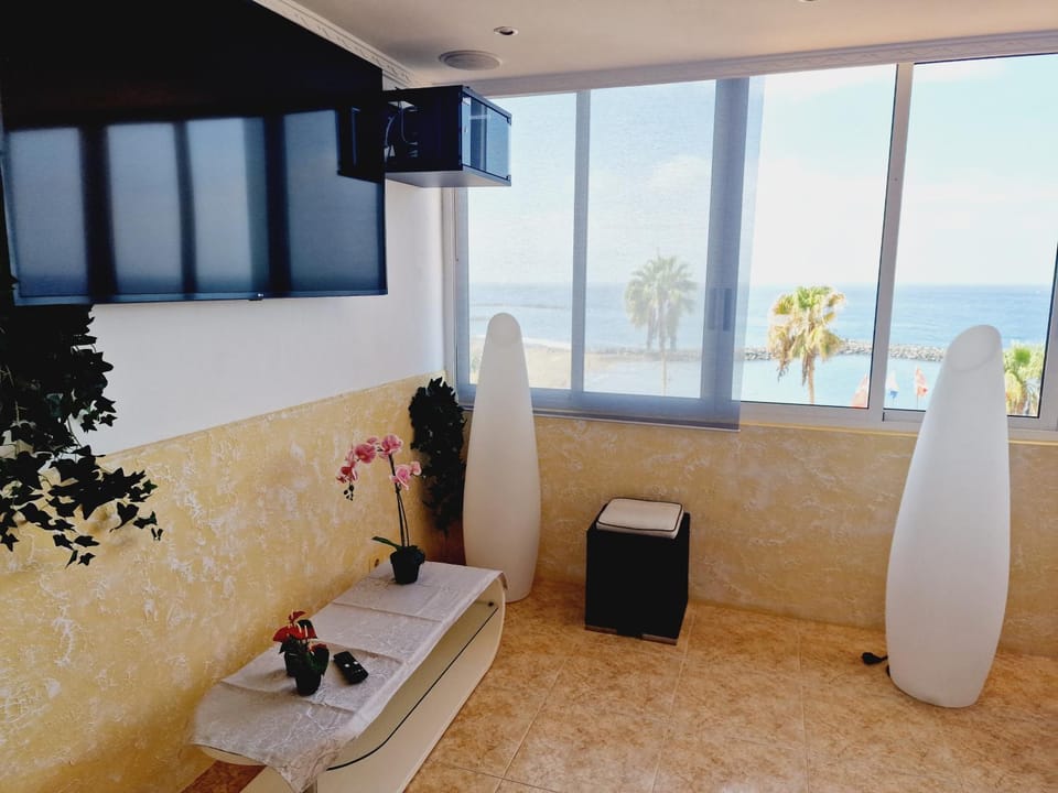 Communal lounge/ TV room, TV and multimedia