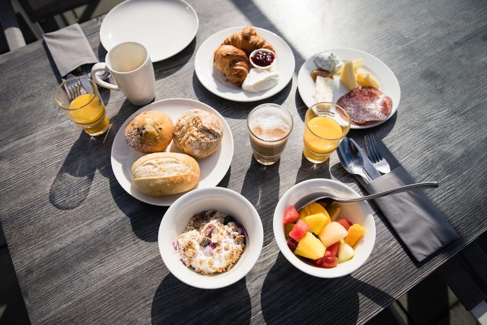 Restaurant/places to eat, Food and drinks