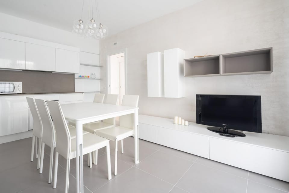 TV and multimedia, Kitchen or kitchenette, Dining area