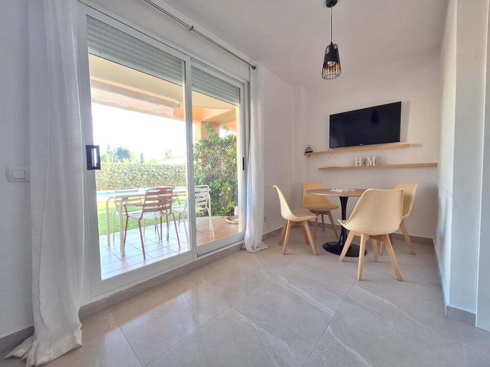 TV and multimedia, View (from property/room), Dining area