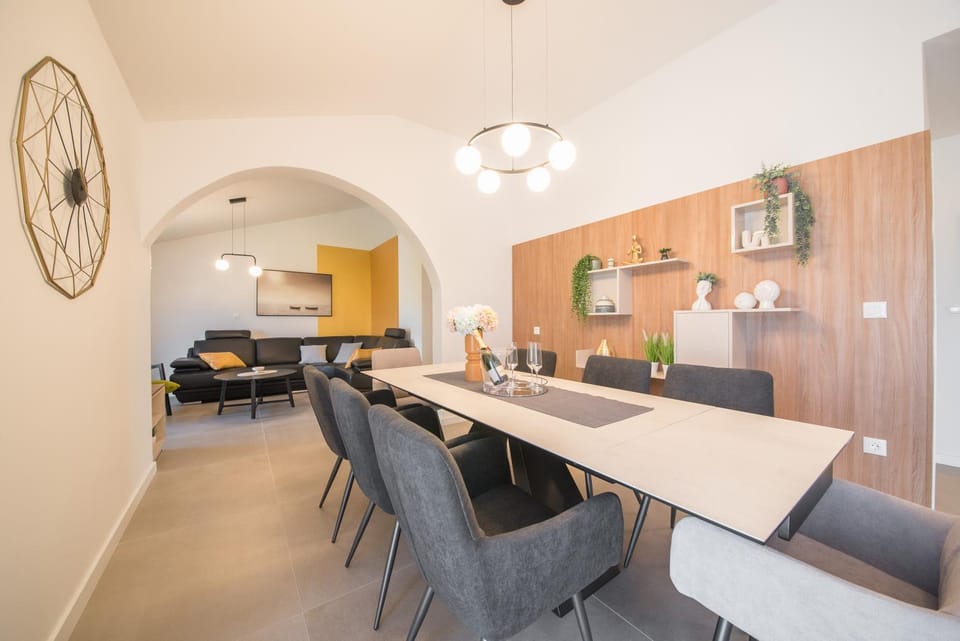 Living room, Seating area, Dining area