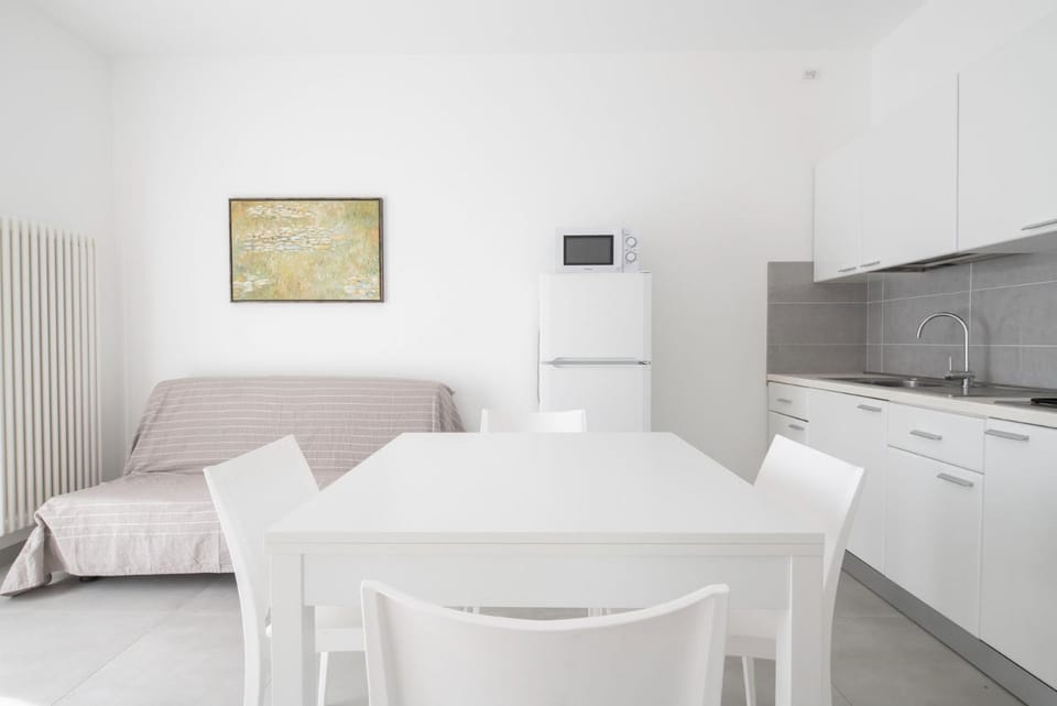 Kitchen or kitchenette, Living room, Dining area, oven, stove