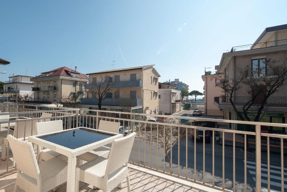 View (from property/room), Balcony/Terrace