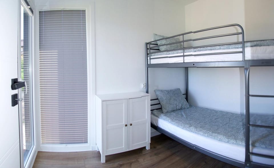 Bedroom, bunk bed
