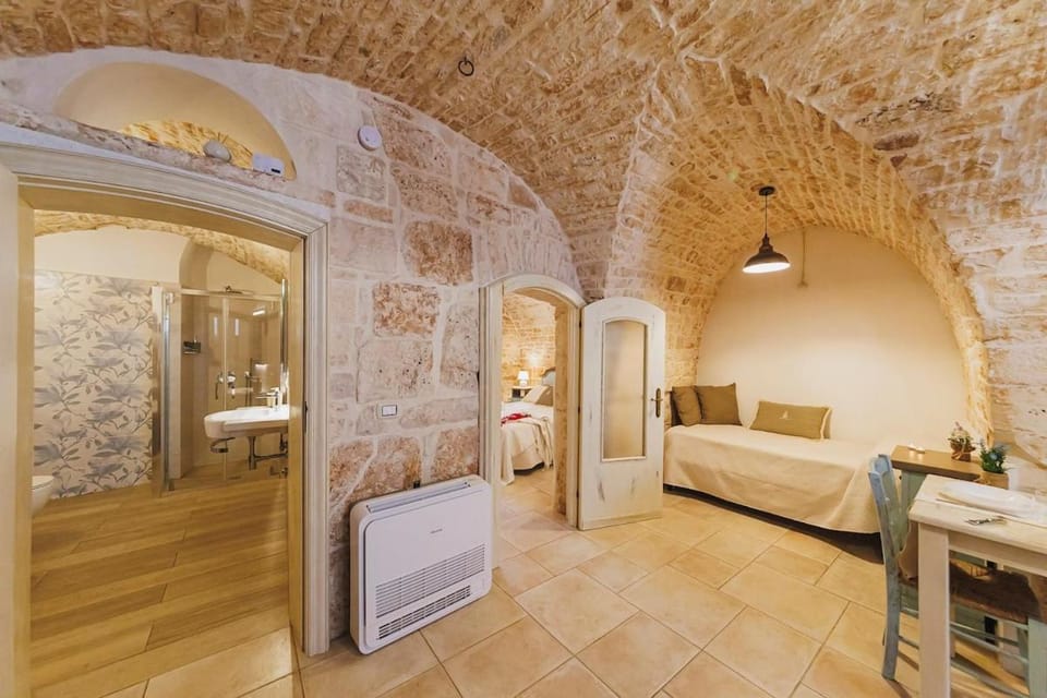 MILESTONES FAMILY SUITE - Rione Monti House in Province of Taranto