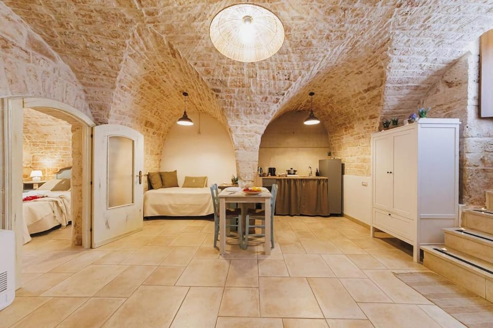 MILESTONES FAMILY SUITE - Rione Monti House in Province of Taranto