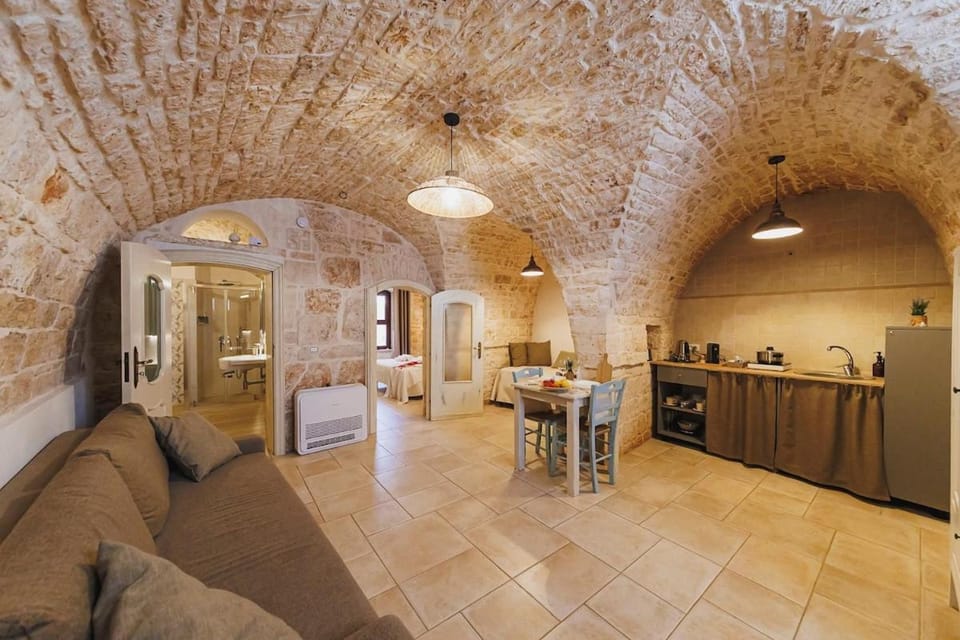 MILESTONES FAMILY SUITE - Rione Monti House in Province of Taranto