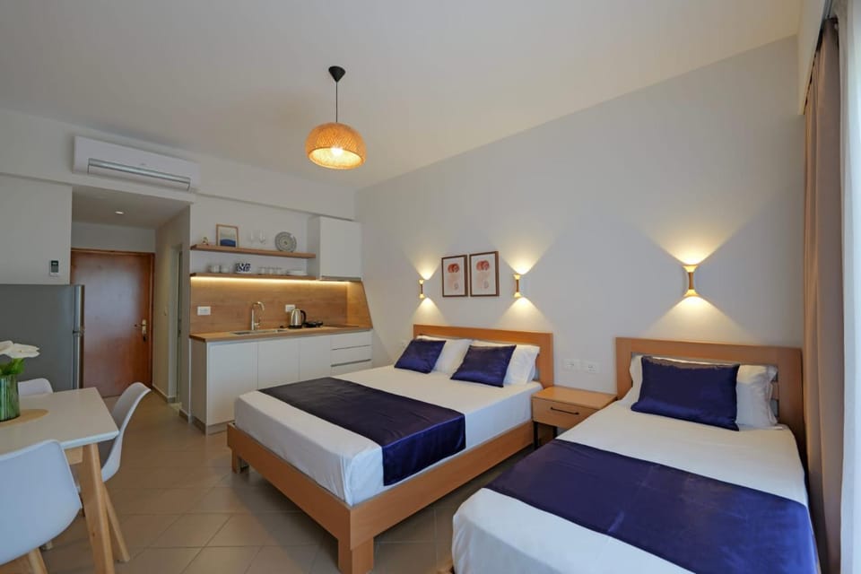 Bed, Kitchen or kitchenette, Photo of the whole room, Seating area, Bedroom, wardrobe