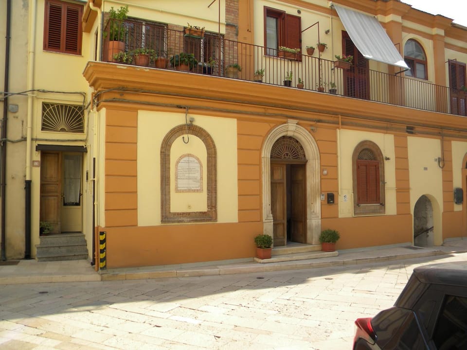 Property building, Facade/entrance