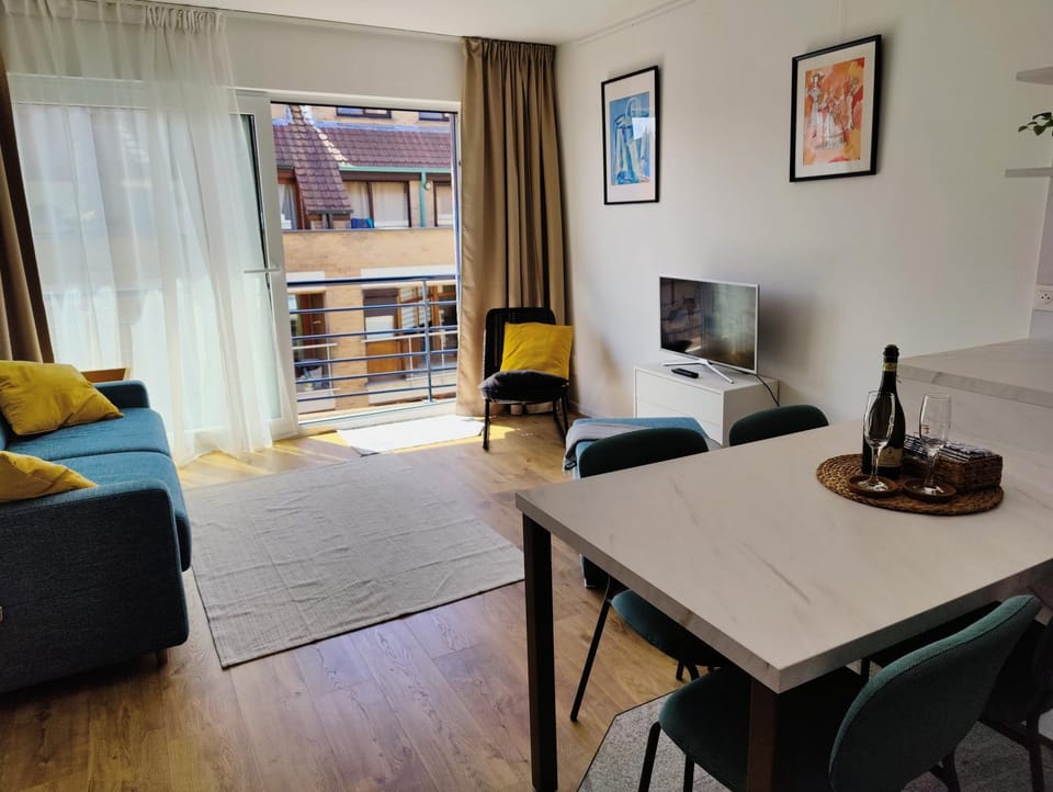 View (from property/room), Living room, Seating area, Dining area