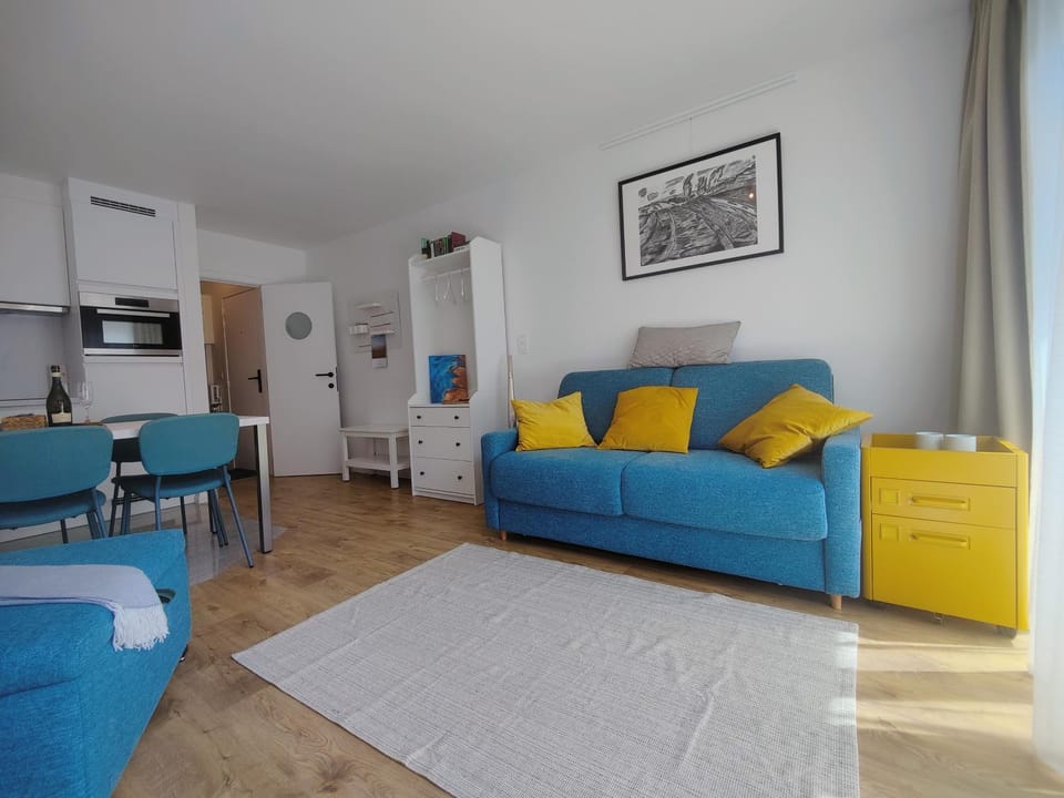 Living room, Photo of the whole room, Seating area