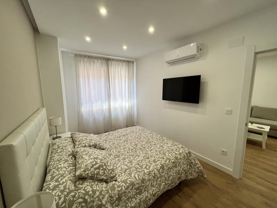Photo of the whole room, Bedroom, air conditioner