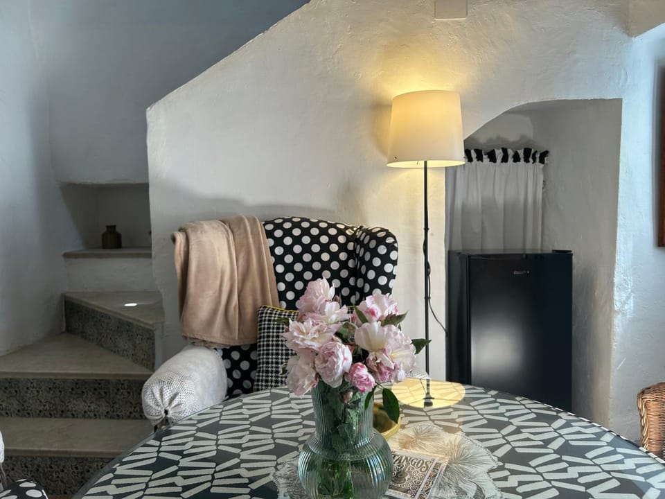 Kitchen or kitchenette, Living room, Seating area