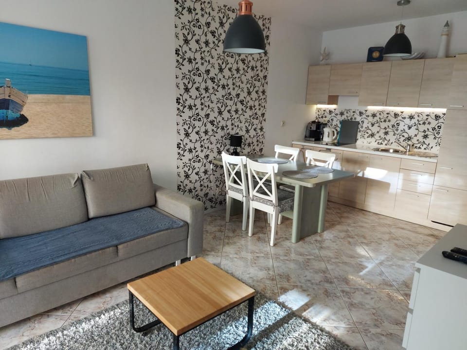 Kitchen or kitchenette, Seating area, Dining area