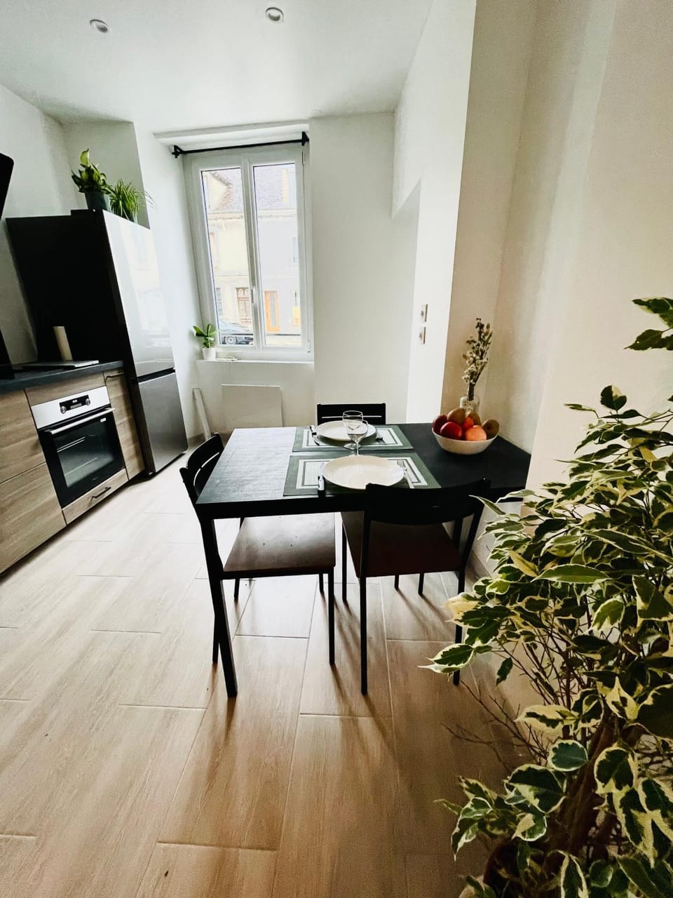Seating area, Dining area