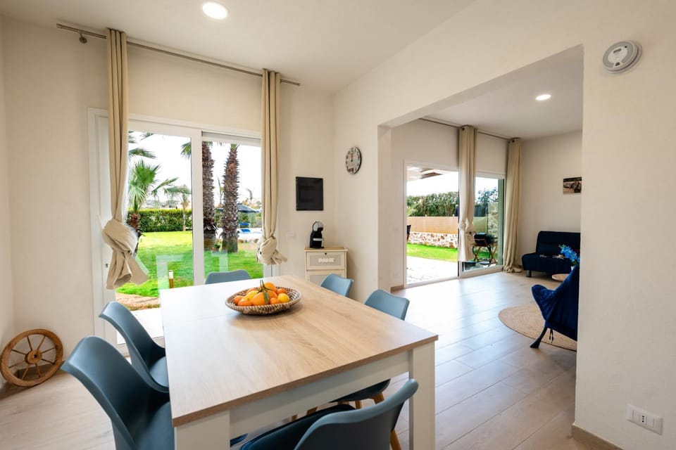 Patio, Garden, TV and multimedia, Seating area, Dining area, Garden view, Pool view, Swimming pool