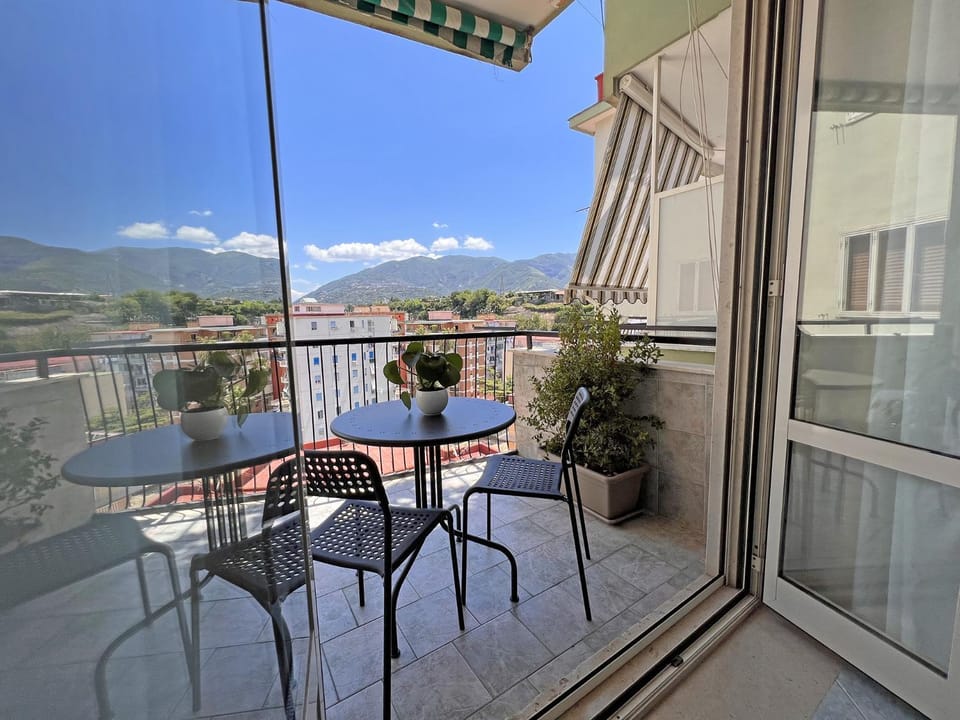 Balcony/Terrace, Floor plan, Mountain view