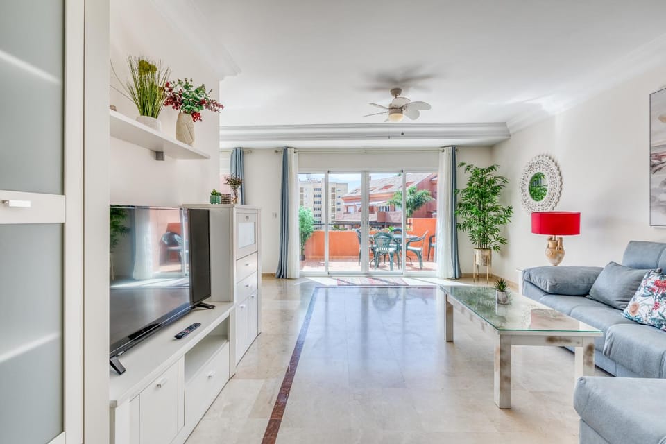 Communal lounge/ TV room