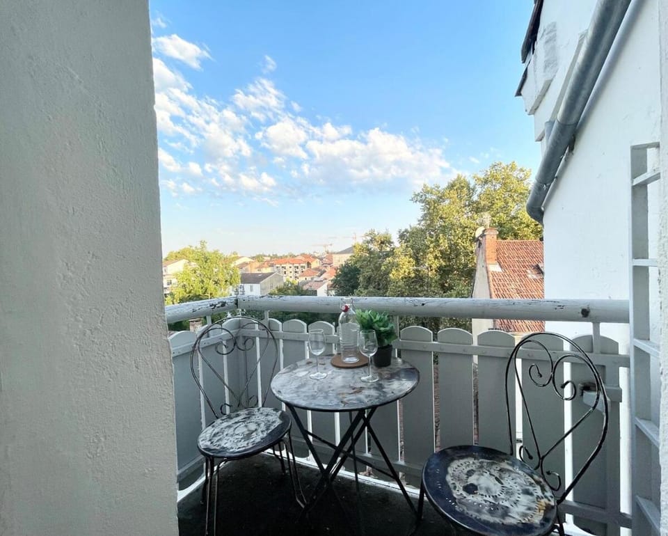 Le Cocon Landais - Clim - Balcon - Central - Spacieux - Lumineux Apartment in Mont-de-Marsan