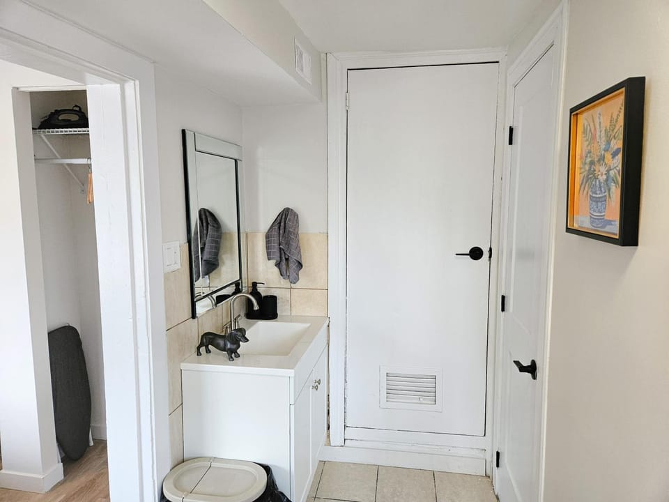 JstLikeHome - Old Ottawa Suite & Guesthouse Apartment hotel in Gatineau