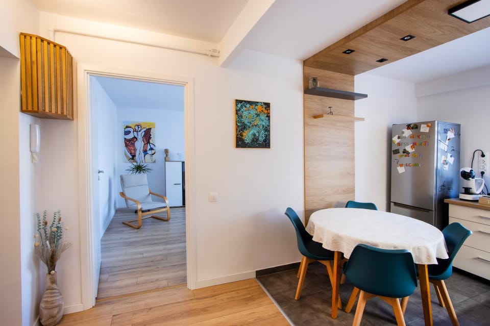 Kitchen or kitchenette, kitchen