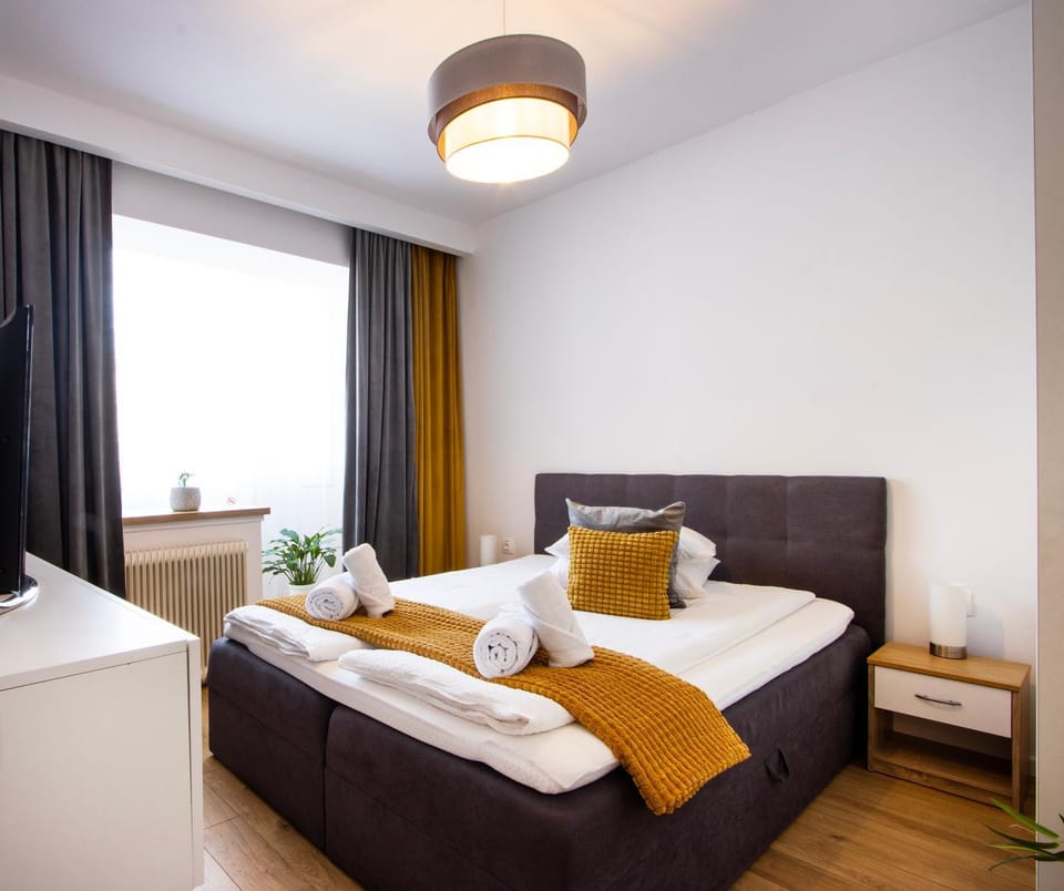 Photo of the whole room, Bedroom