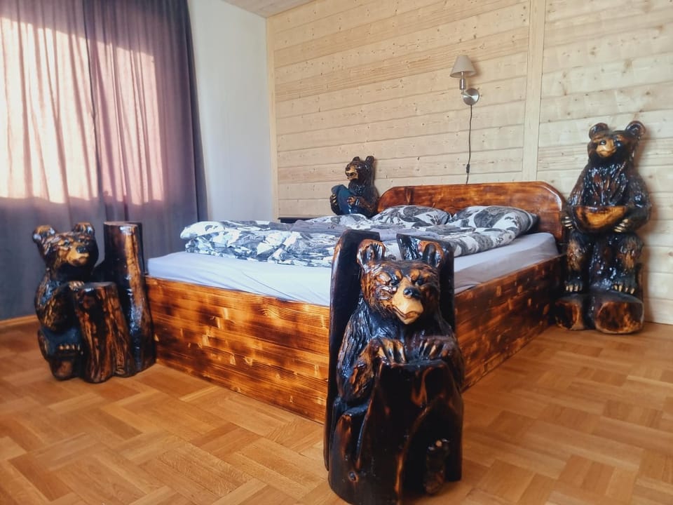 Bärenzimmer Wilderness Life Bed and Breakfast in Norrbotten County, Sweden