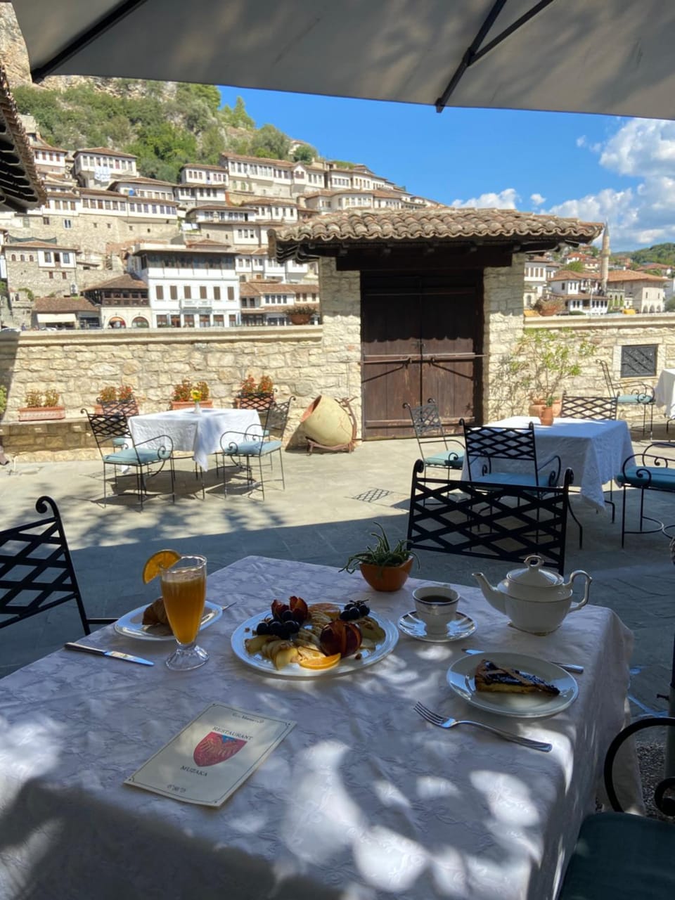Patio, Restaurant/places to eat, Restaurant/places to eat, View (from property/room), Food and drinks, Dining area, Food, City view, Drinks