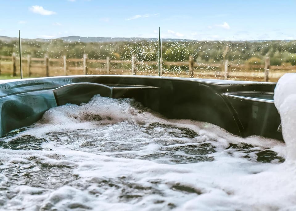 Property building, Hot Tub