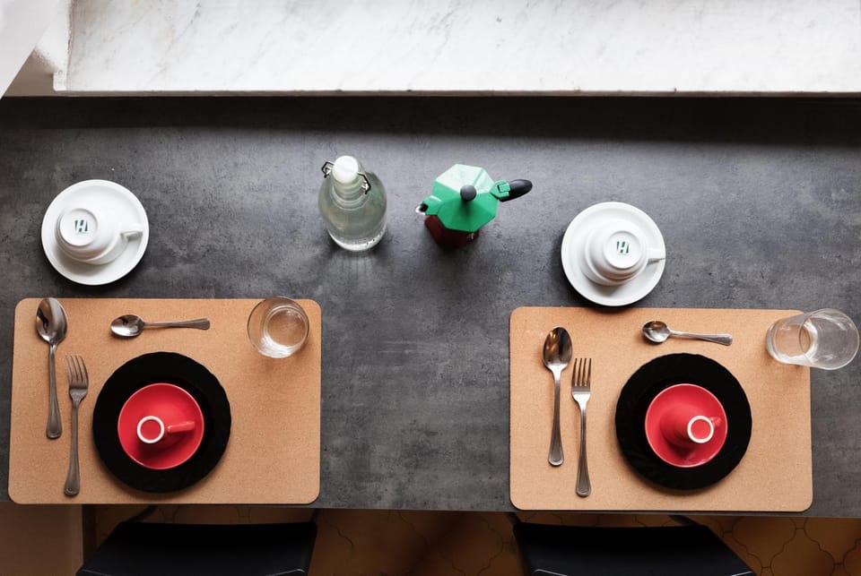 Coffee/tea facilities, Dining area, Breakfast