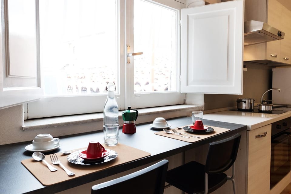 Coffee/tea facilities, Kitchen or kitchenette, Dining area