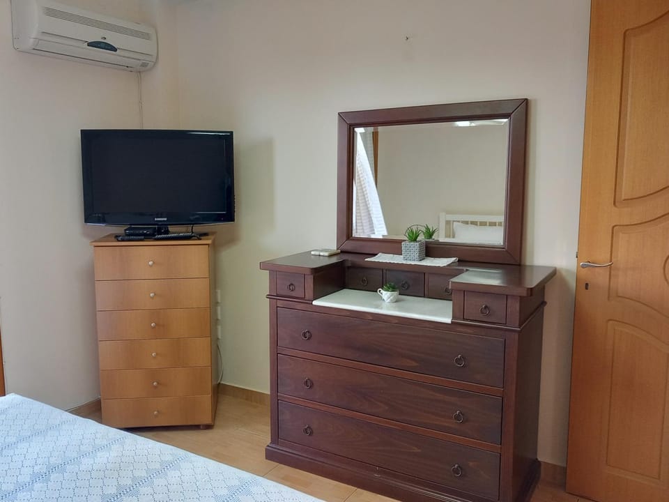 TV and multimedia, Bedroom, wardrobe, air conditioner