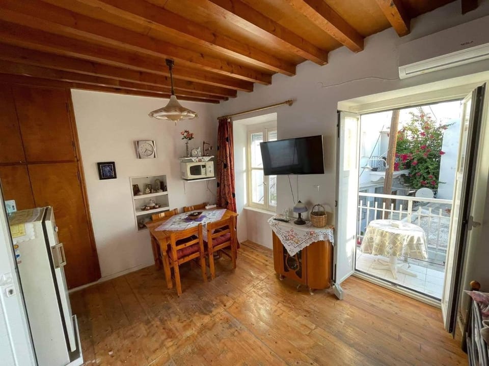 TV and multimedia, Seating area, Dining area, minibar