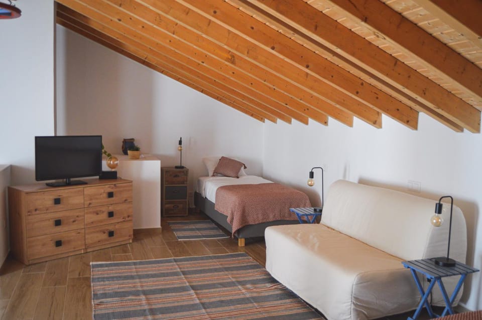 Bed, TV and multimedia, Living room, Bedroom, hair dresser