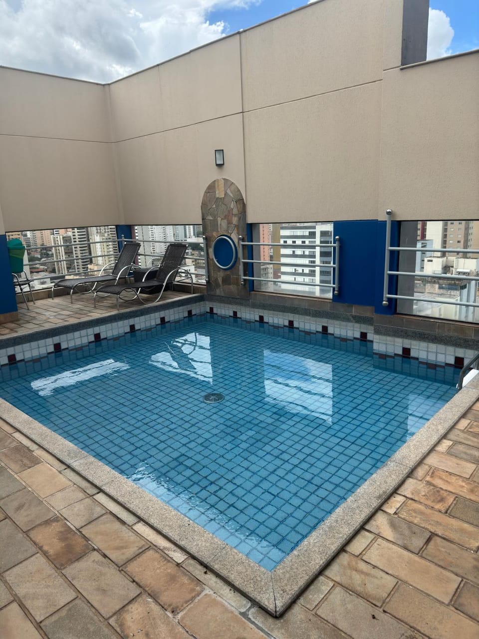 Luix Londrina Flat c jacuzzi, 43m2 , ar quente e frio, c garagem Apartment in Londrina