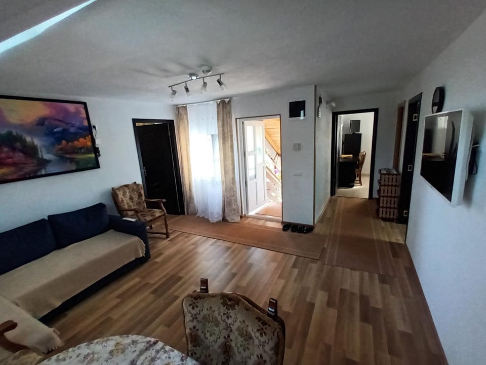 Communal lounge/ TV room, TV and multimedia, Living room, Seating area, Evening entertainment
