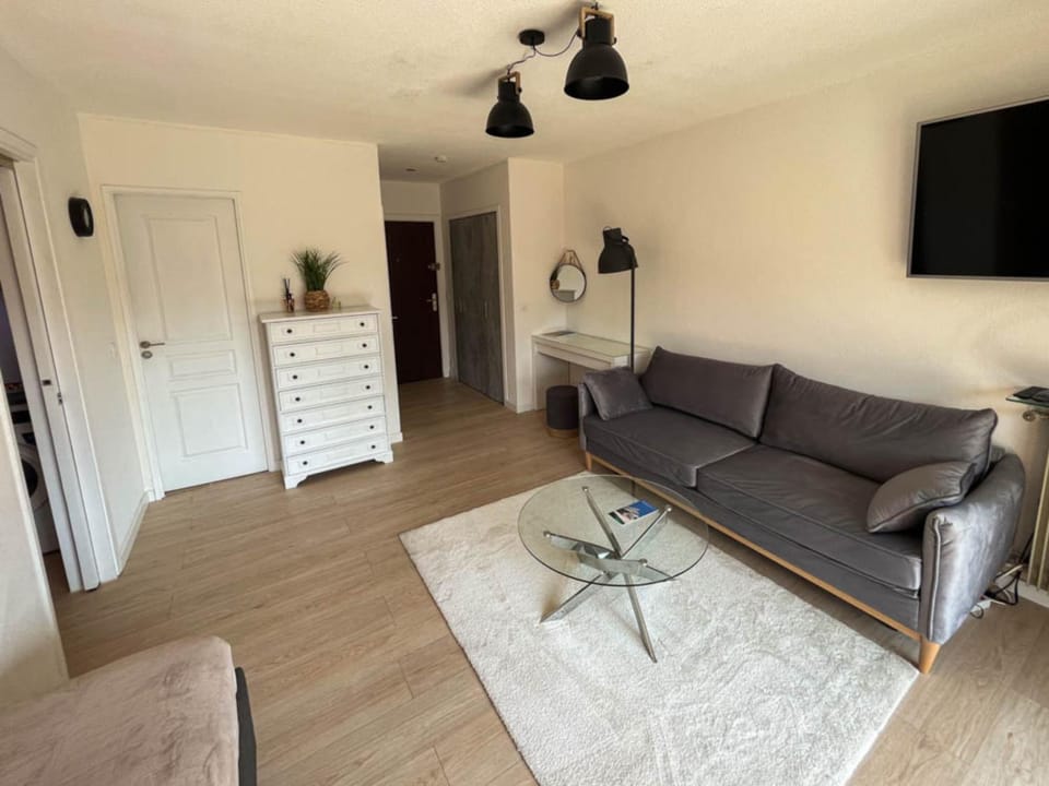 TV and multimedia, Seating area
