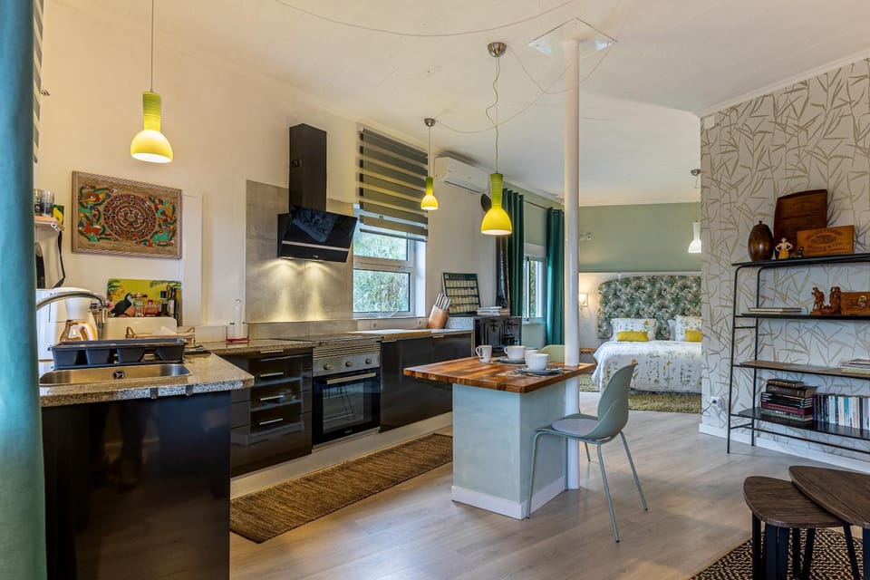 Kitchen or kitchenette, Dining area, dishwasher, pet friendly