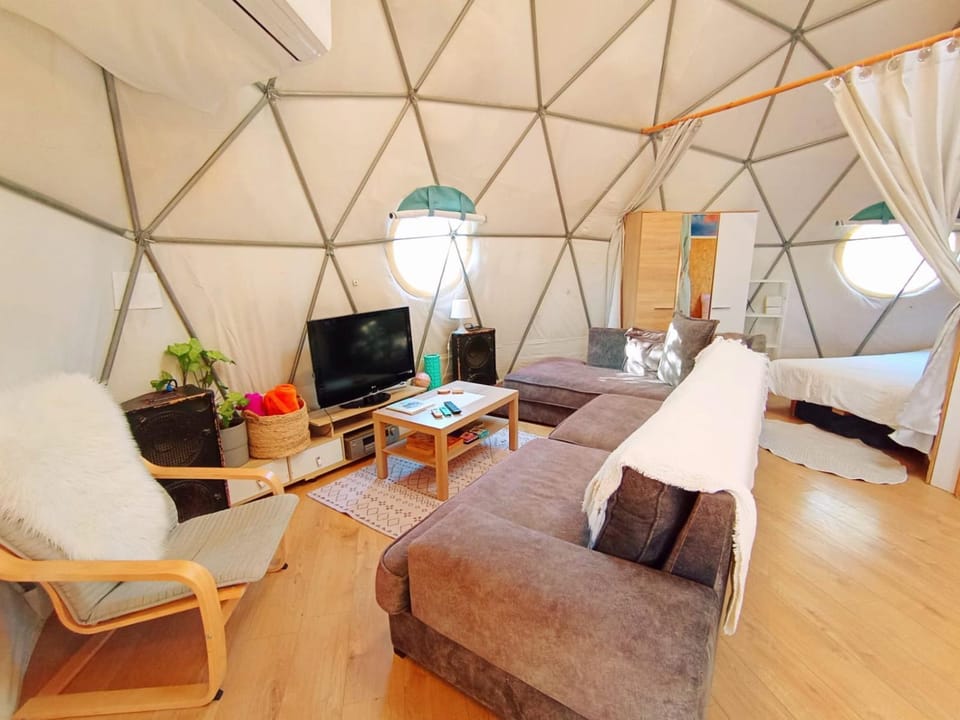 Olive Dome - כיפה גיאודזית ענקית ומודרנית בין עצי הזית Luxury tent in North District