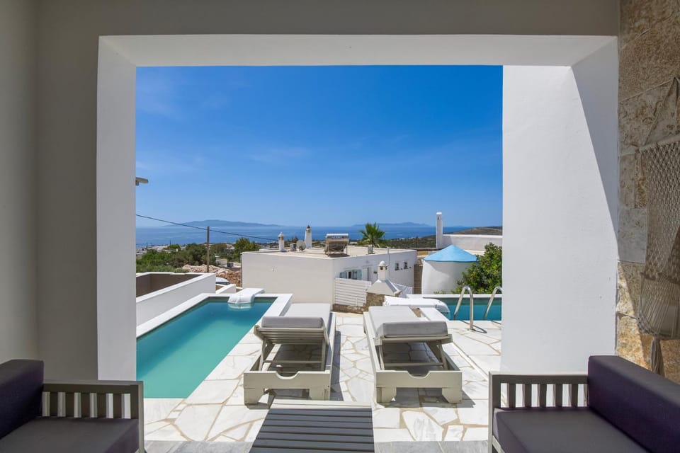 Patio, Day, Natural landscape, View (from property/room), Living room, Mountain view, Pool view, Sea view, Swimming pool, sunbed