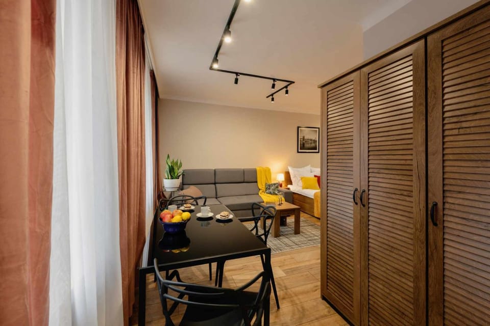 Property building, Living room, Seating area, Dining area, Diving