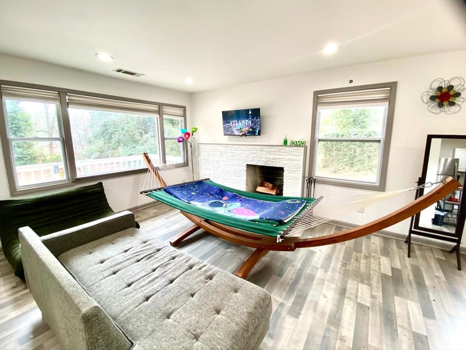 TV and multimedia, Living room, Seating area, Dining area, Evening entertainment