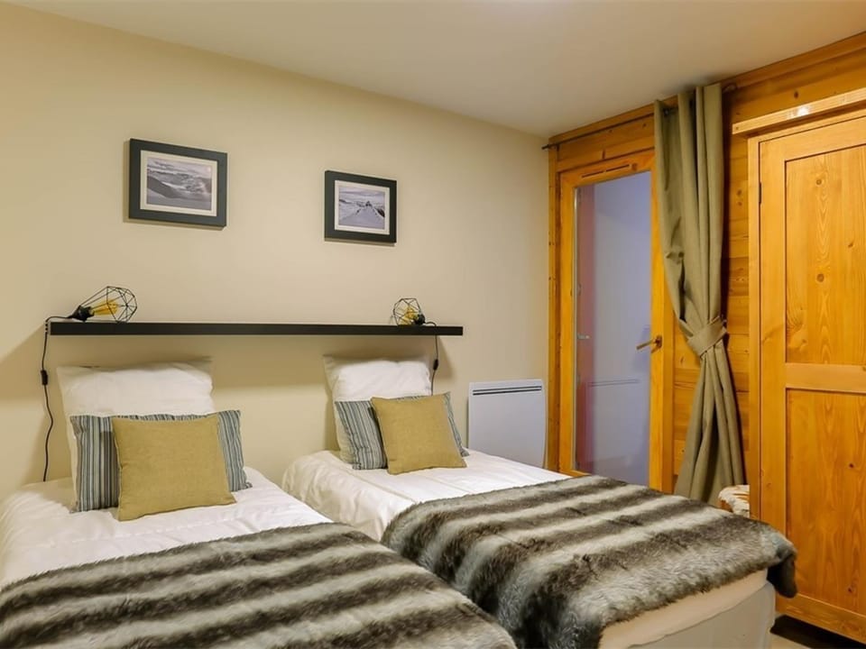 Duplex rénové à Val Thorens - 12 pers, 4 chambres, garage, proche pistes et commerces - FR-1-637-40 Apartment in Les Allues